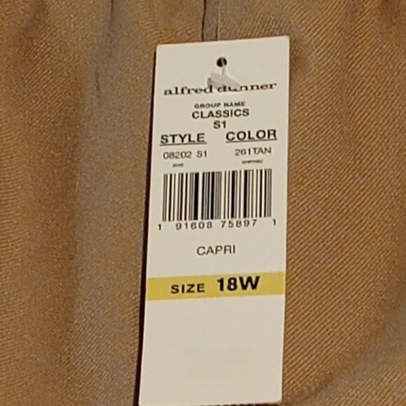 Alfred Dunner Classic Fit Women's Plus Capris, Tan 18W NWT - Picture 3 of 6